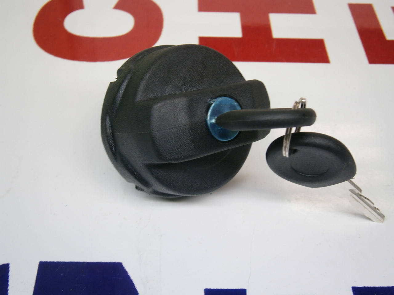 

Крышка топливного бака с ключами Чери Амулет Chery Amulet A11-1103110
