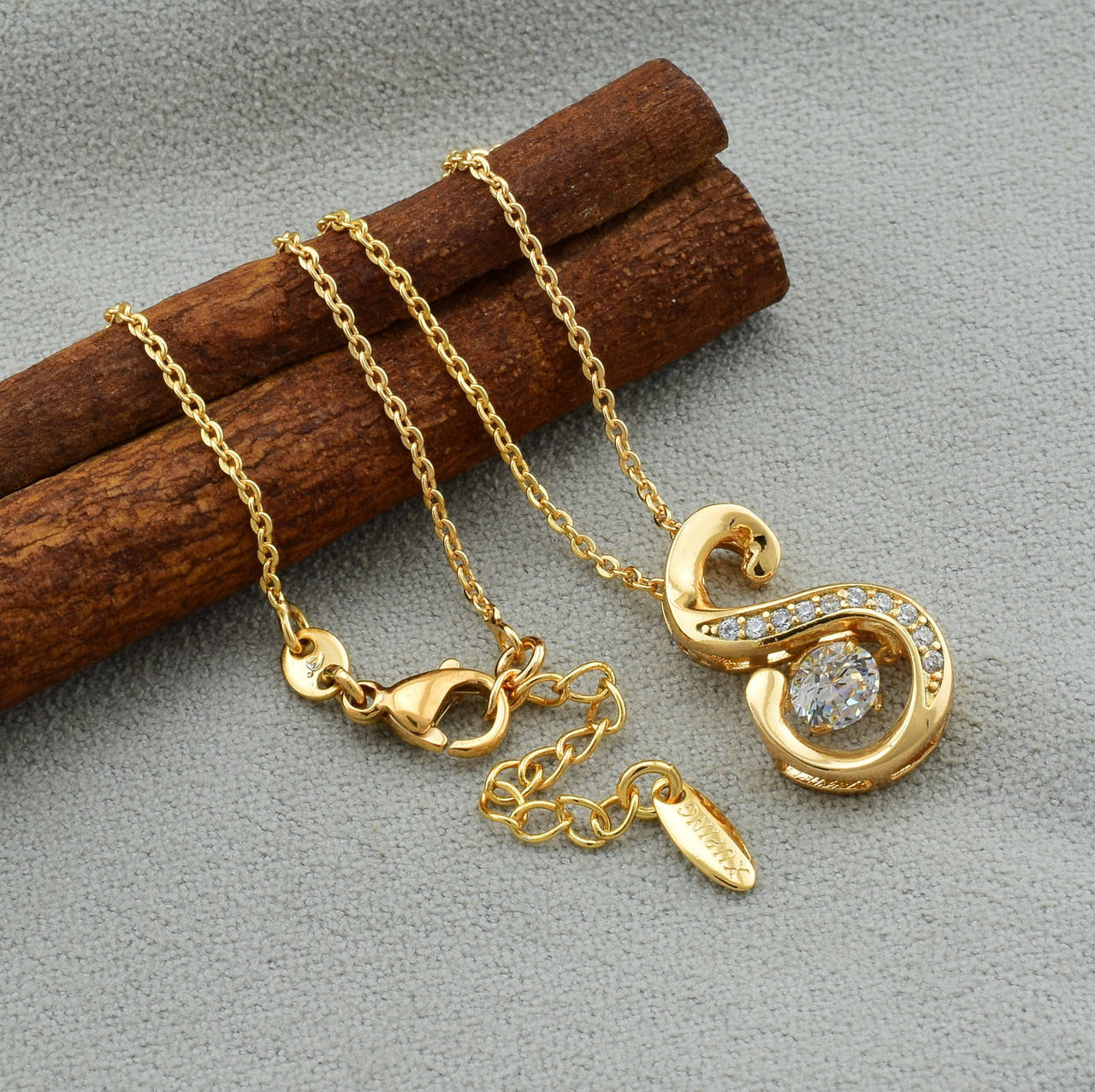 

Цепочка Xuping с кулоном 51589 ширина 1 мм белые фианиты позолота 18К длина 41+3