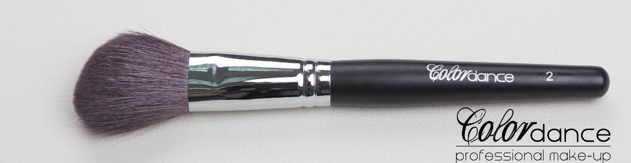 

Кисть №2Black (для нанесения румян, бронзера, хайлайнера )