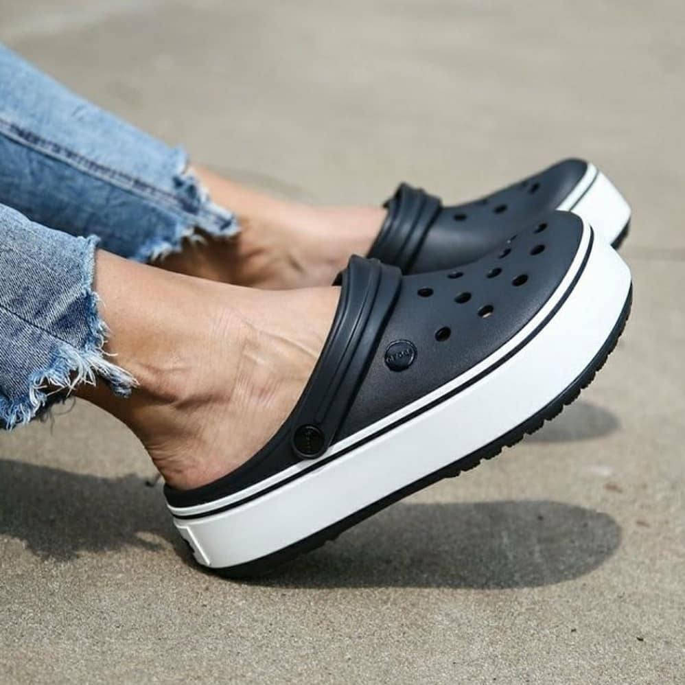 

Кроксы на платформе crocs platforma черные