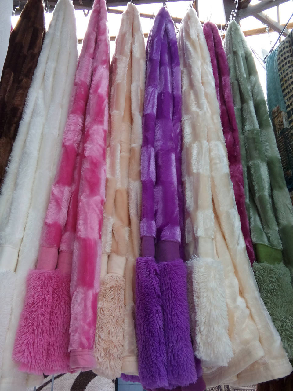 

Меховое покрывало, плед в спальню Норка длинный ворс фиолетовый, Разные цвета