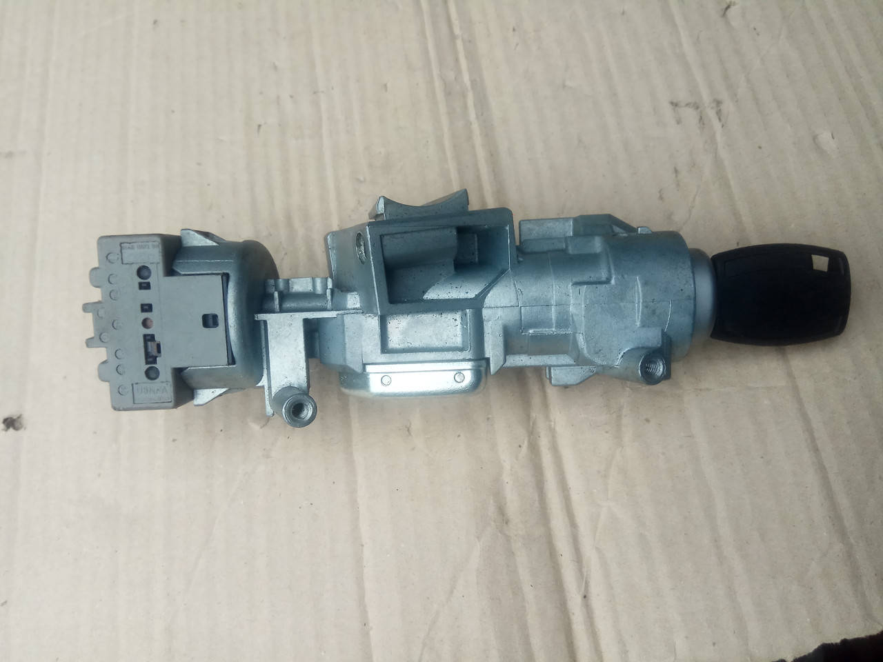 

Б/у замок зажигания (3M513F880AE) для Ford Focus III (2011-2015)