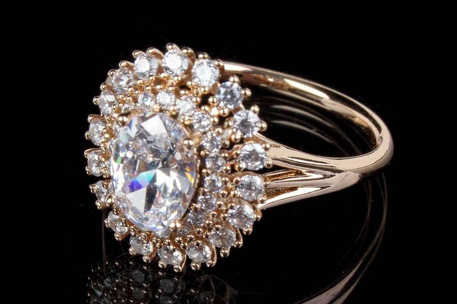 

Кольцо Xuping с камнями, медицинское золото, женский, 17,5р, золото, позолота, ювелирная бижутерия