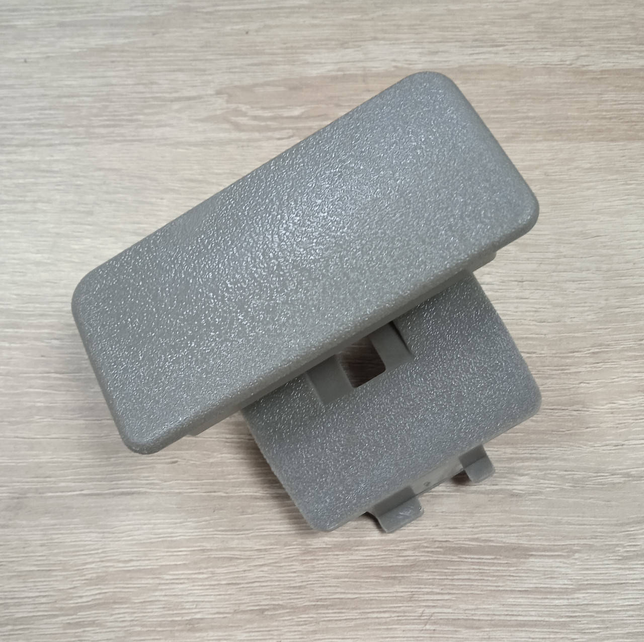 

Замок бардачка Chery Amulet (серый)