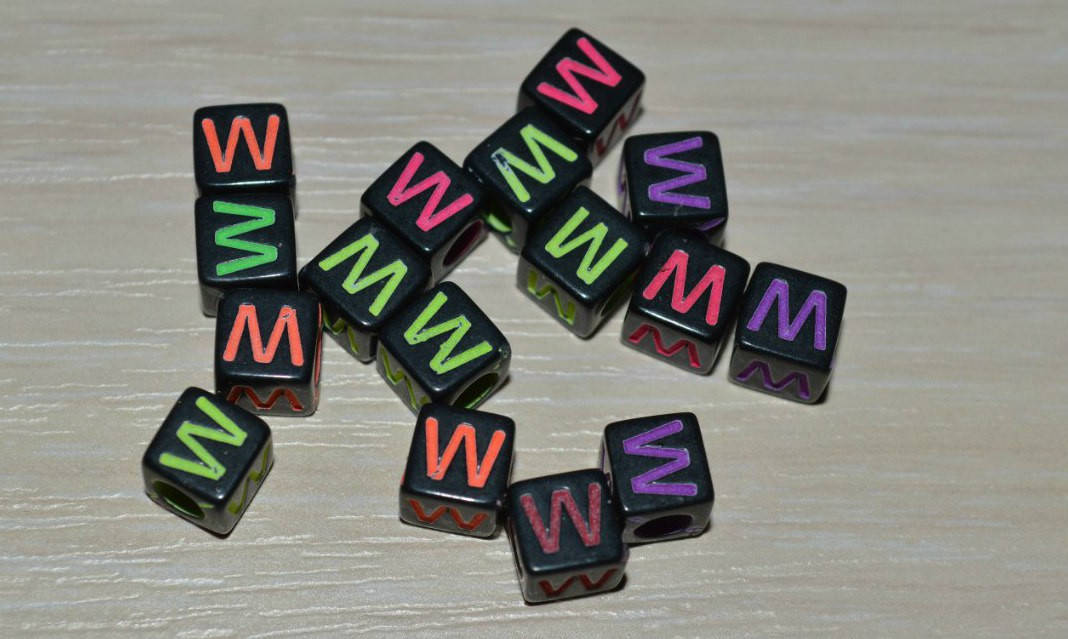 

Бусина с буквой. "W" 6 мм