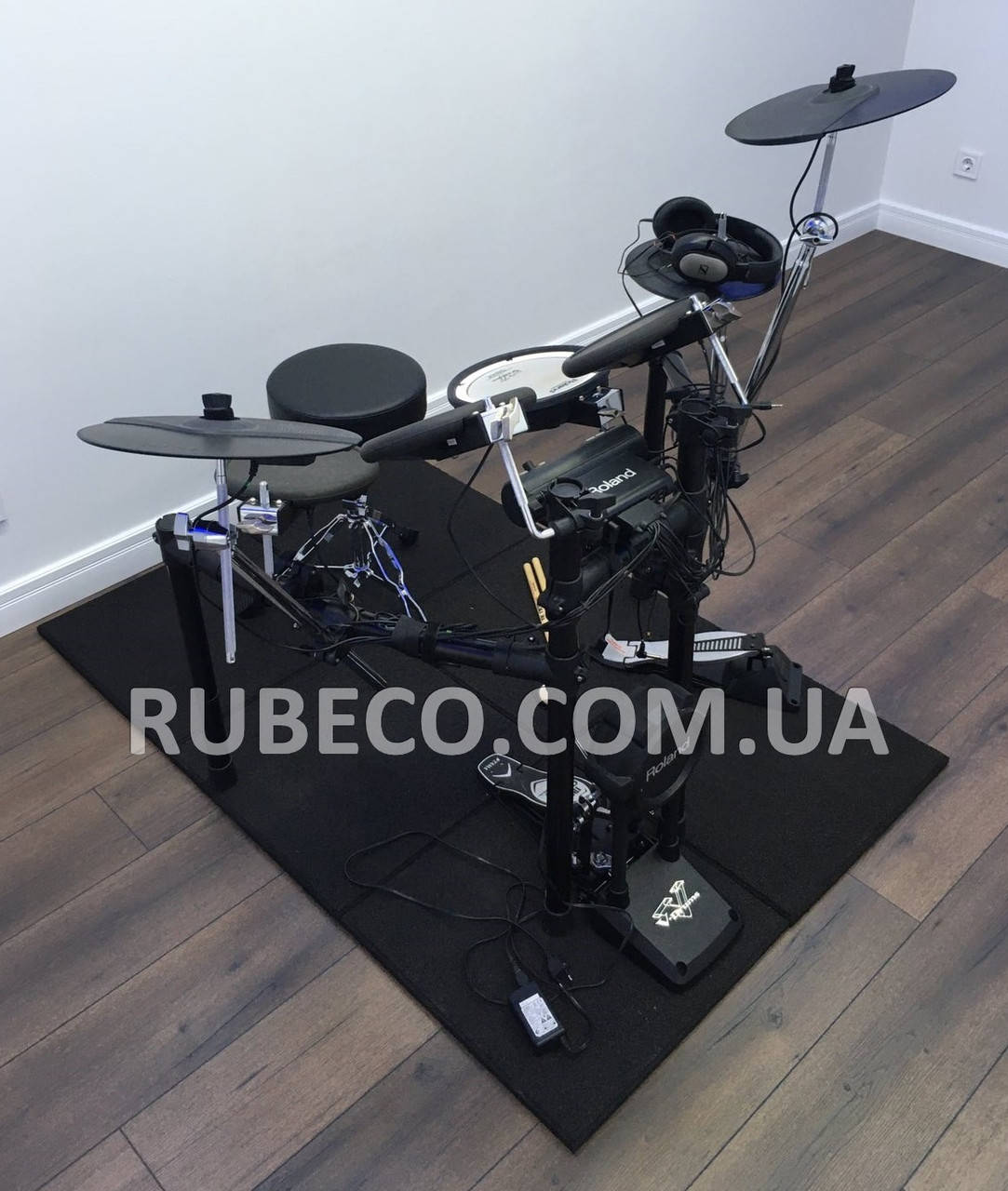 

Коврики для ударной установки, толщина 25мм. Резина под барабаны. Комплект "стандарт" 1.5 м2