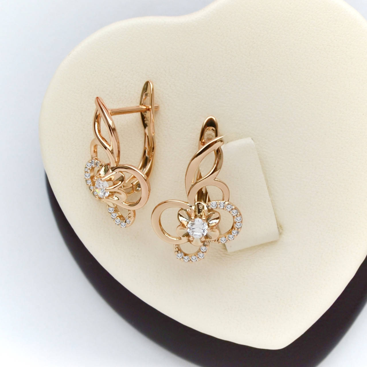 

Позолоченные серьги с белыми кристаллами Xuping 18к.