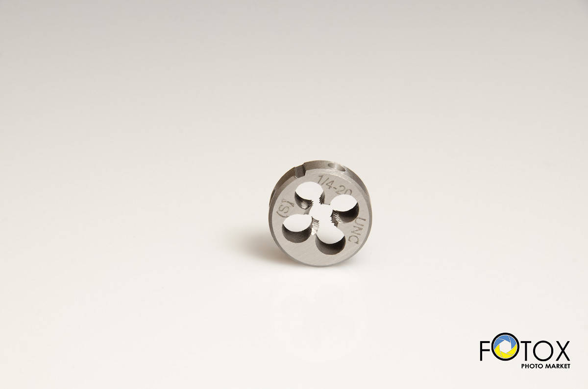 

Плашка 1/4" - 20 UNC (1/4"x1.270mm) для нарезки стандартной фото резьбы. D=6.35mm, шаг - 20 ниток на дюйм.