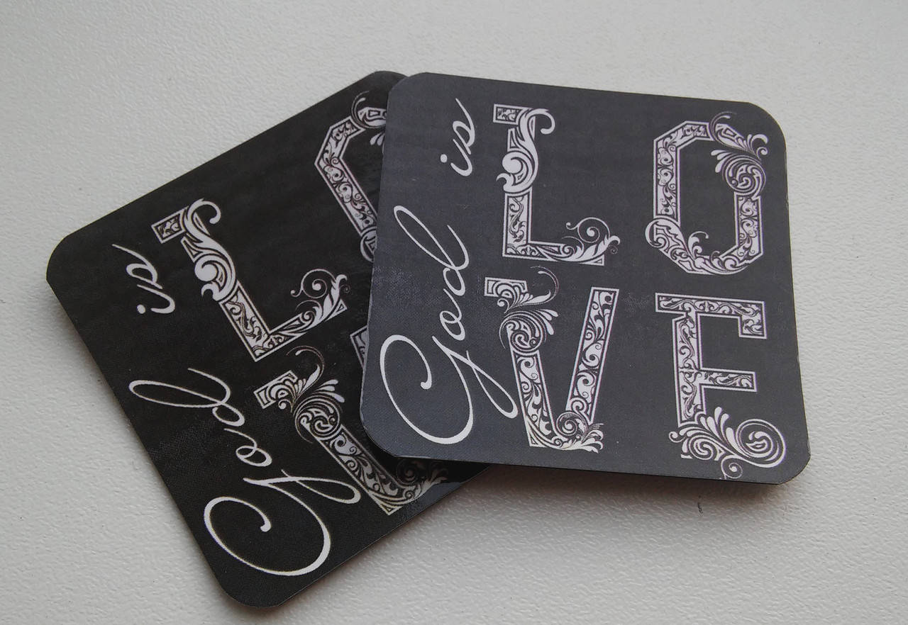 

Плоский магніт: " God is love"