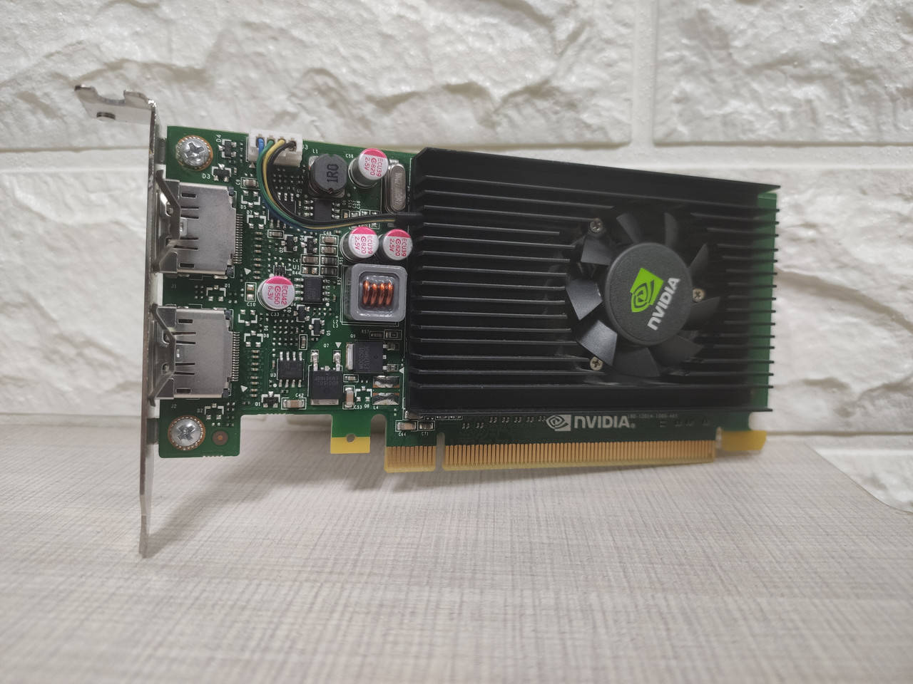 

NVIDIA Quadro NVS 310 LP 512MB GDDR3 (64bit) (2 x DisplayPort) (VCNVS310DVI-PB)