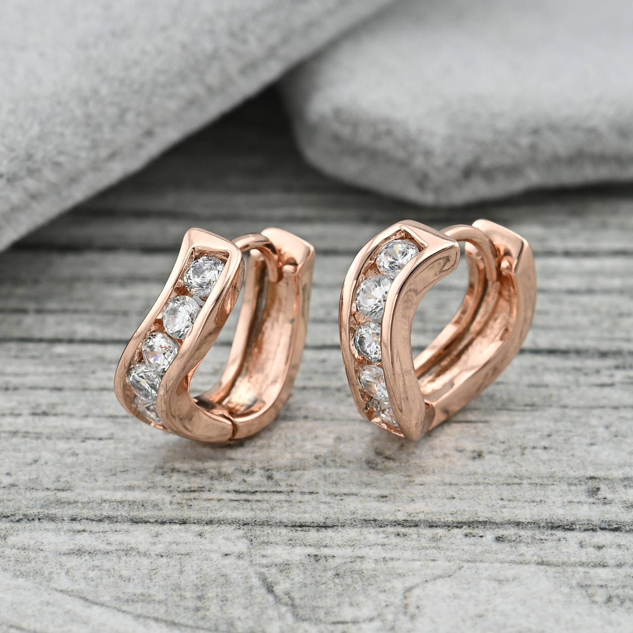 

Серьги Секрет Анжелики 36105 размер 12х4 мм белые фианиты вес 2.7 г позолота РО