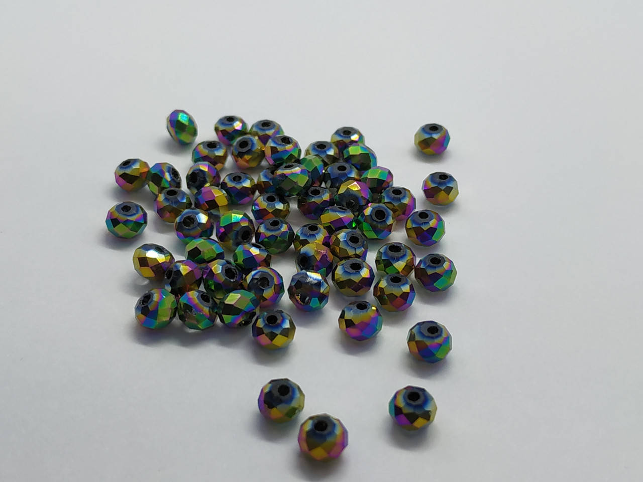 

Хрустальные бусины(стекло). Размер - 6 мм. В упаковке 95-105 шт. Цвет-на фото