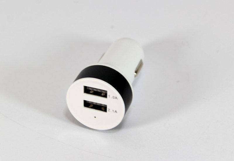 

Автомобильное зарядное в прикуриватель на 2 USB.