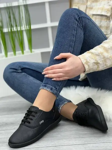 

Женские кроссовки, стелька 24, Черный