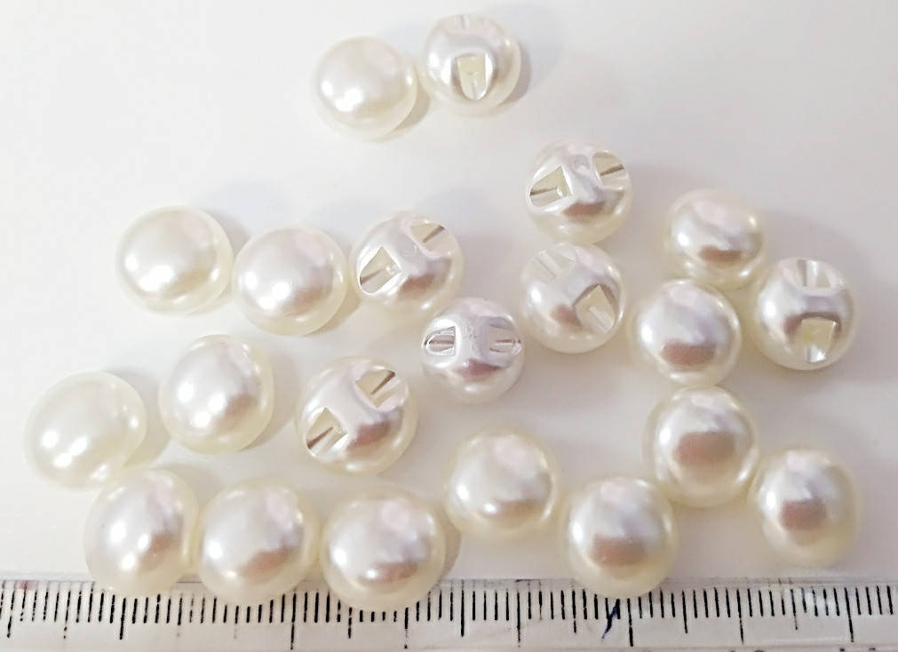 

Пуговицы перламутровые на ножке 10 мм молоко