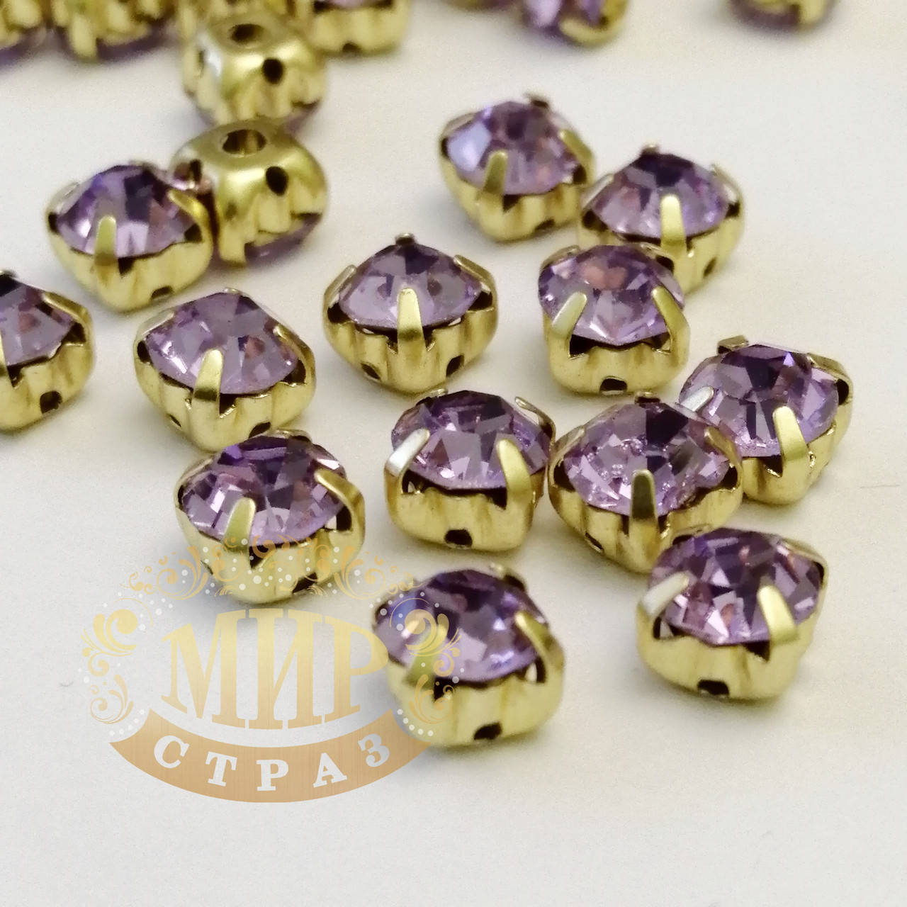 

Круглые стразы чатоны в золотых цапах, размер 6мм, цвет Lt Purple, 1шт