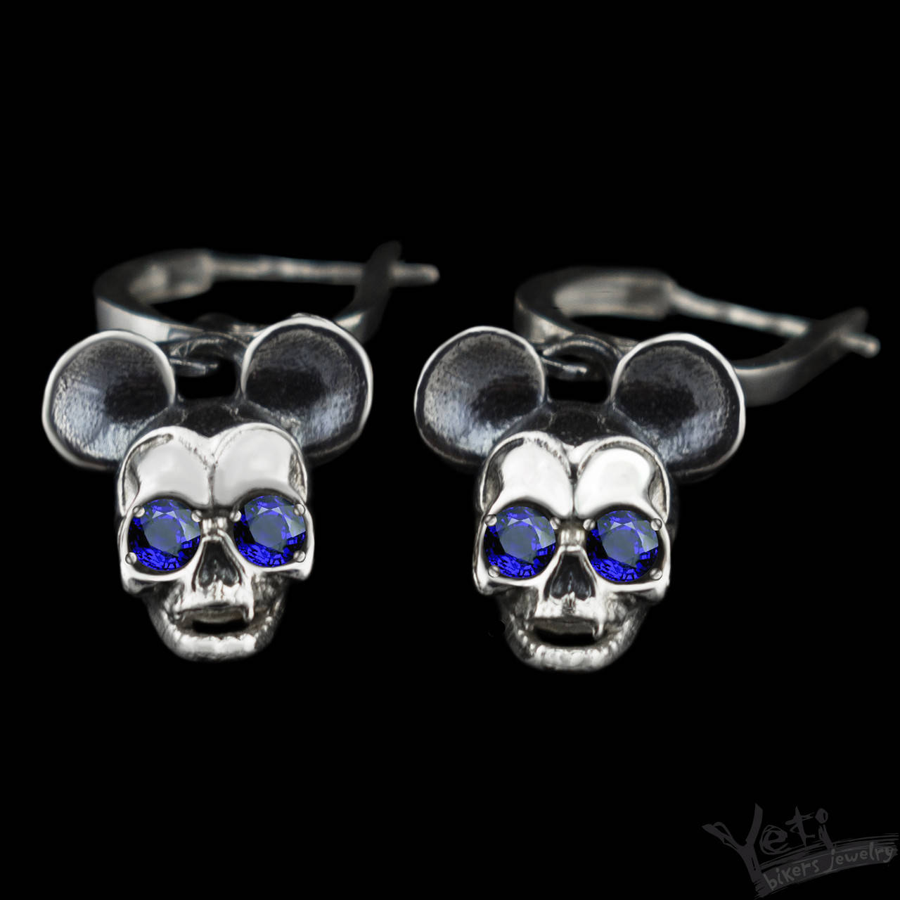 

Серебряные серьги с черепом "Mickey"