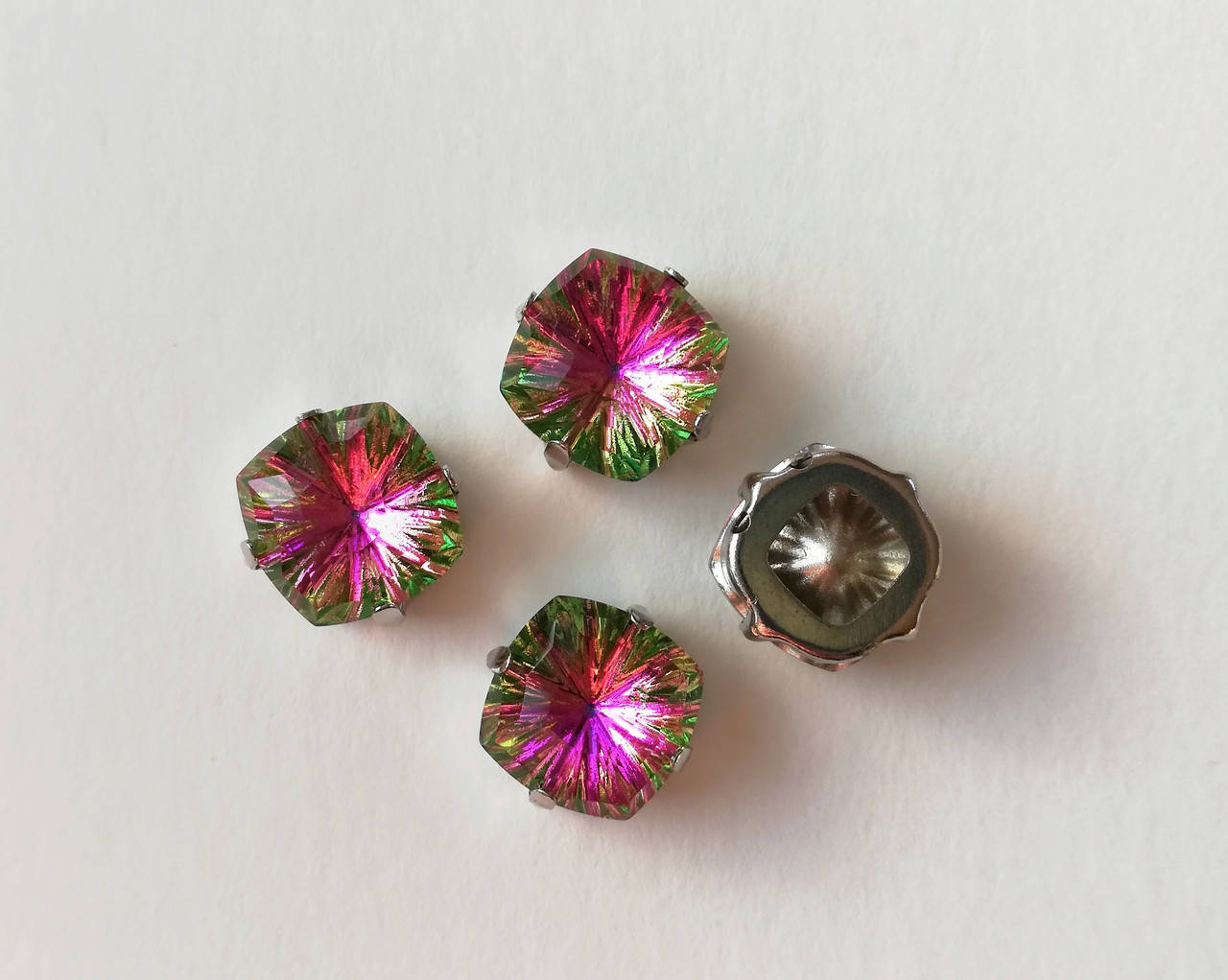 

Кристали Квадрат 10*10 мм В ЦАПАХ під срібло Колір Салатно-рожевий