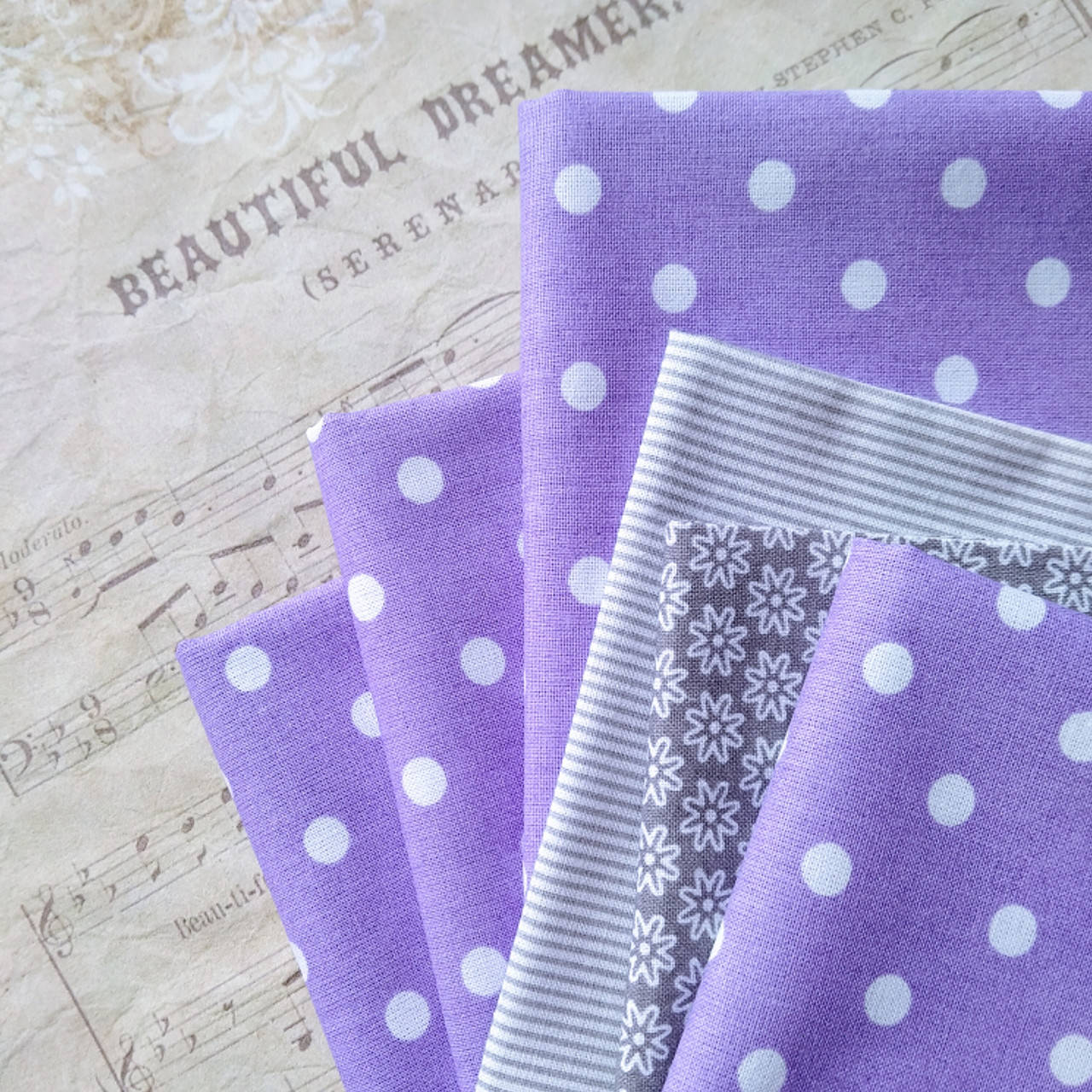 

Ткань хлопок для рукоделия горошек на сиреневом фоне 6мм