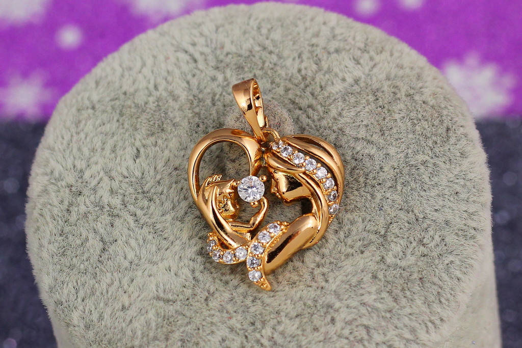 

Кулон Xuping Jewelry мать и дитя с камнем в сердечке 2,2 см золотистый