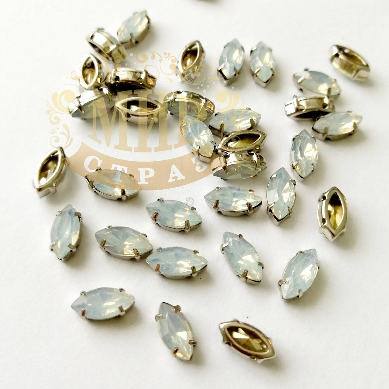 

Лодочки в улучшенных цапах, 5х10мм, цвет White Opal, 1шт, Белый