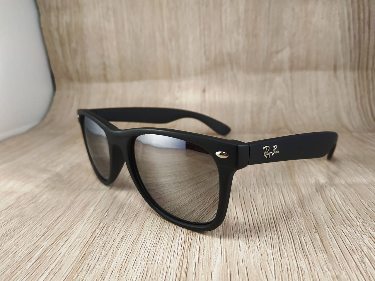 

Солнцезащитные очки Ray Ban Wayfarer - серые зеркальные, Черный