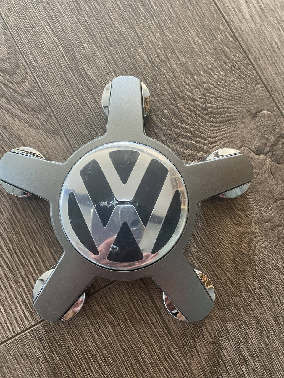 

Колпачок Колпачки с логотипом VW на диски Audi 4F0601165N 135 мм