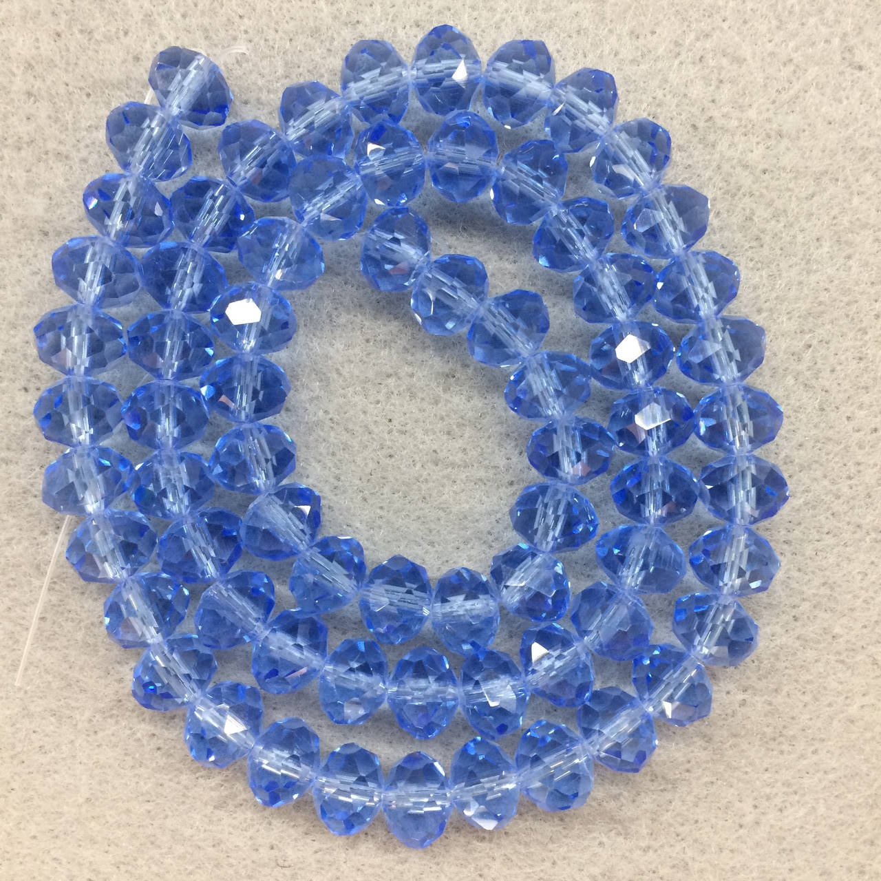 

Бусины на нитке Стекло рондель d=8мм цвет васильковый (~70 бусин на на нитке)