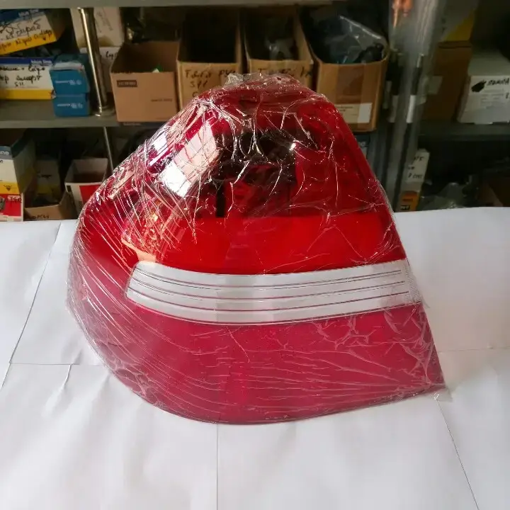 

Стекло заднего левого фонаря Авео 1.6 л. Т250 JH01-AVO07-005LENS, 96943571