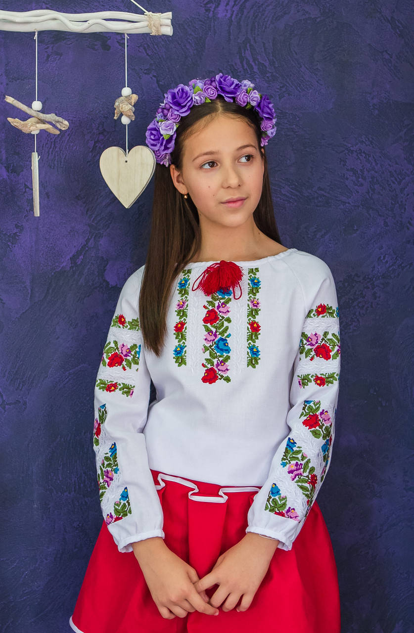 

Вишиванка для дівчинки Кольорова червона 128