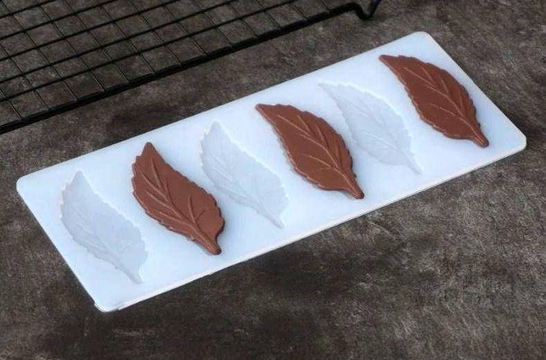 

Форма силіконова для шоколаду Листики, Разные цвета
