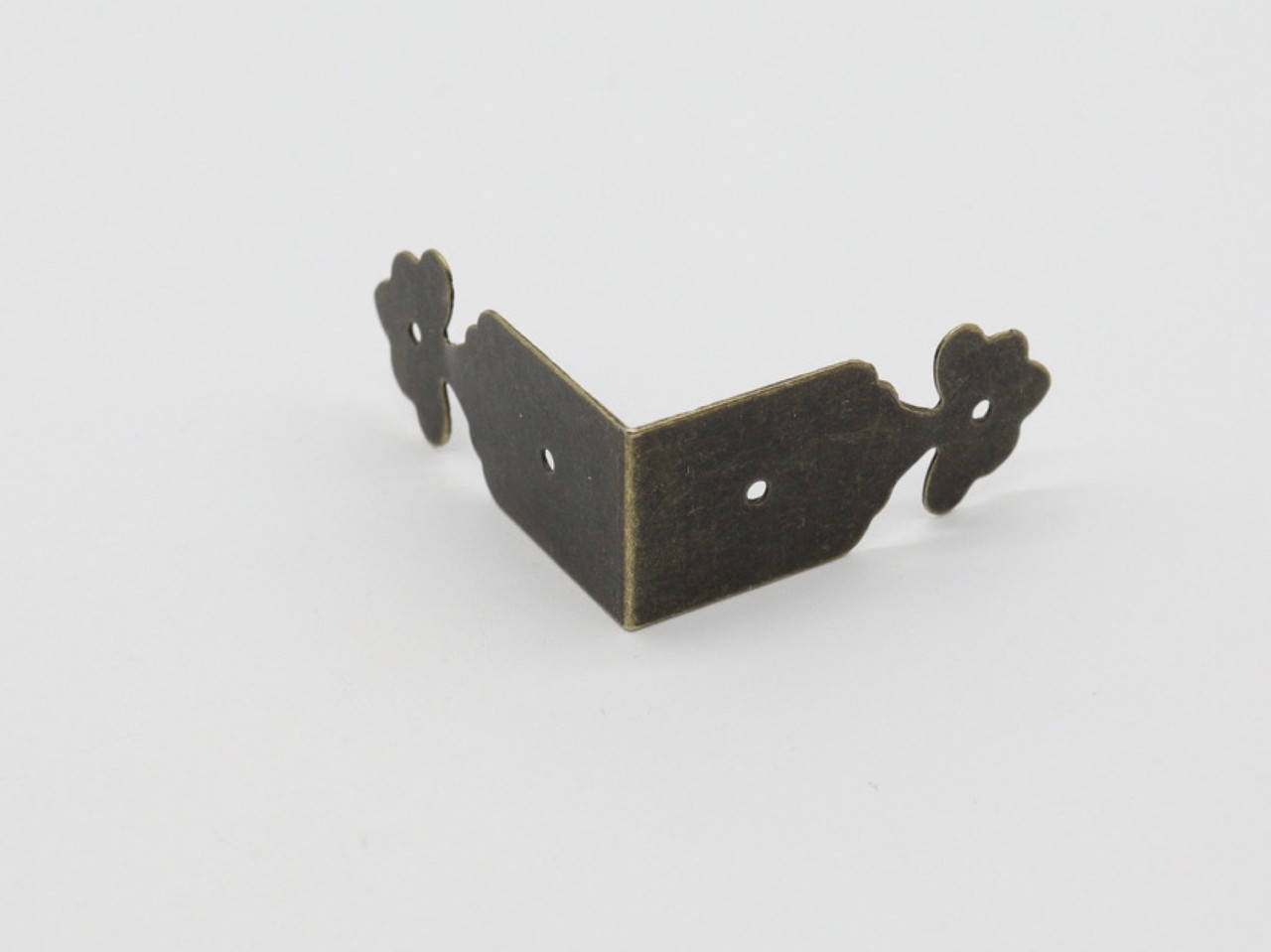 

Уголок декор. 40х40х18мм