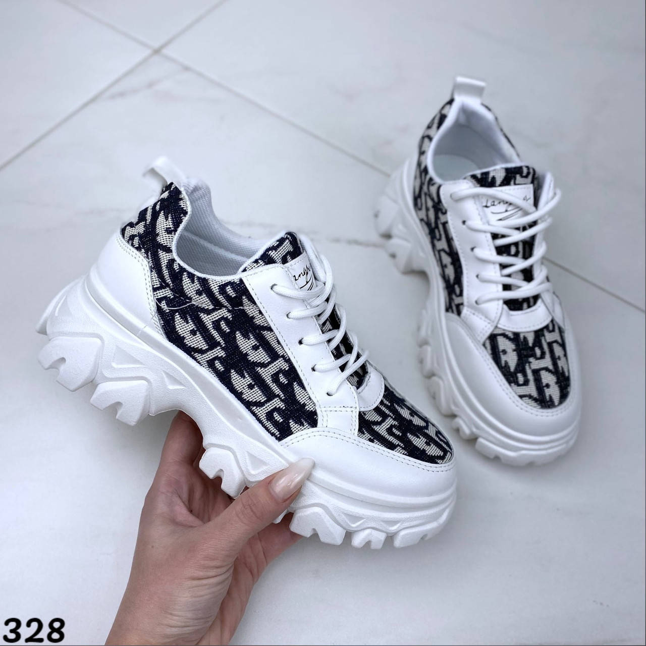 

Женские кроссовки Dior