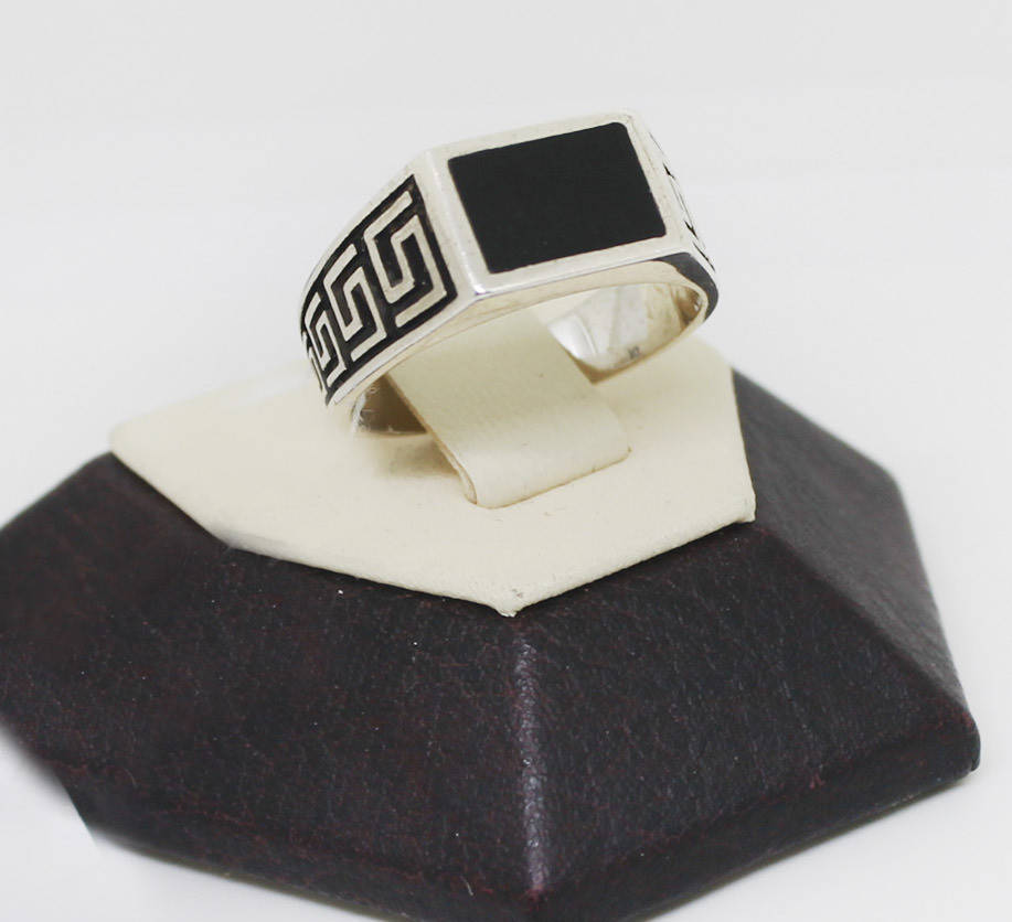 

Кольцо серебряное с агатом 18,5 5,9 г