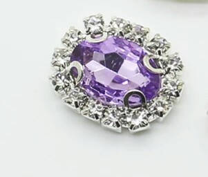 

Камень в серебристой оправе 2*1,5 см сиреневый