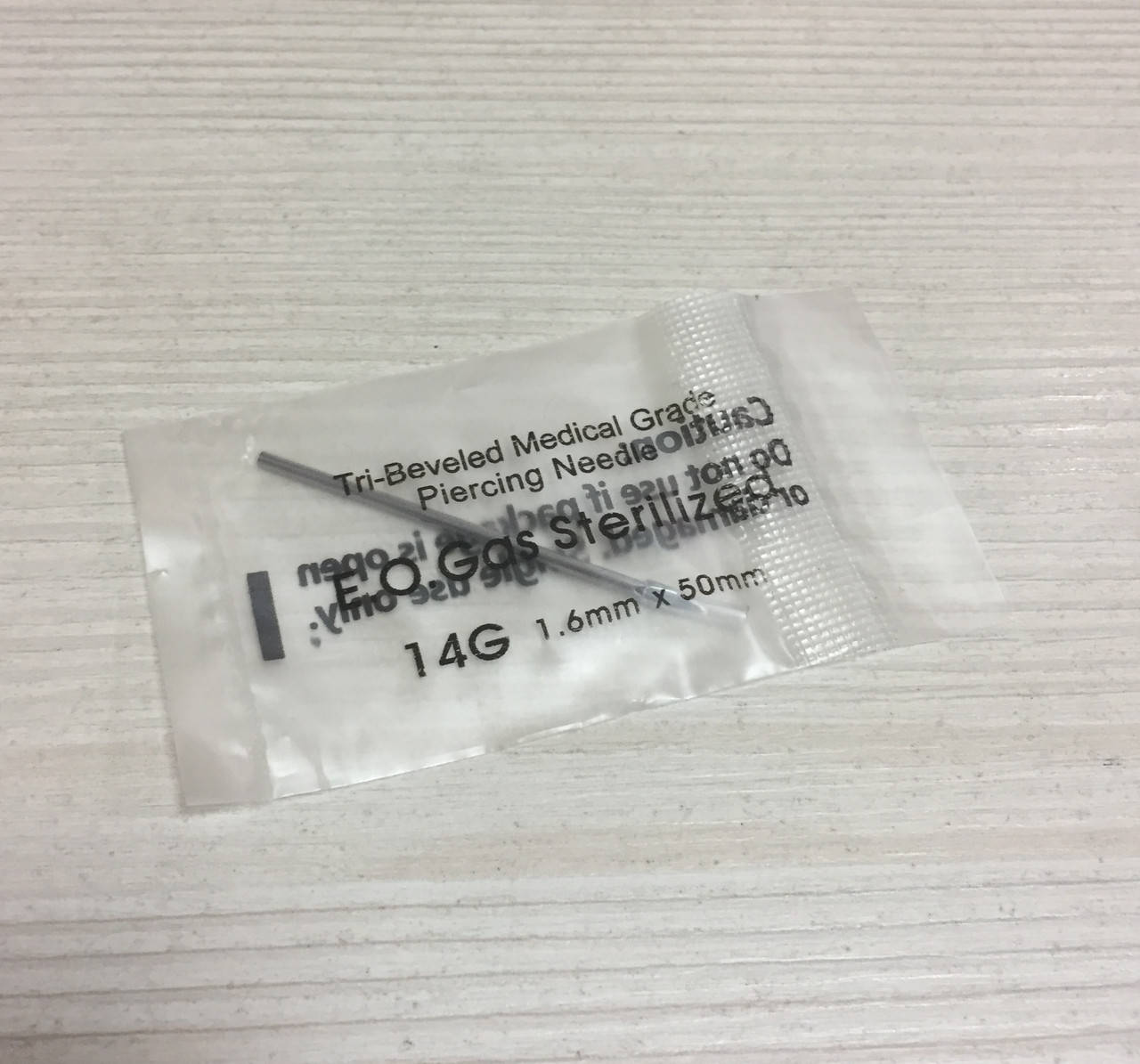 

Игла для пирсинга 14G ( 1.6mm x 50m )