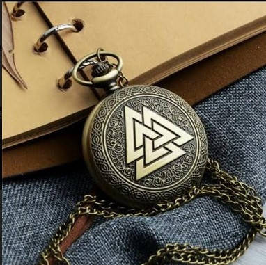 

Карманные мужские часы на цепочке оберег викингов