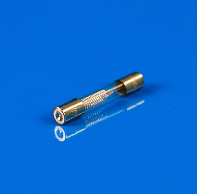 

Высоковольтный предохранитель для СВЧ печи 0.65A 5kV