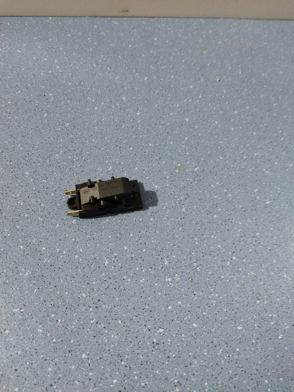 

Кнопка для чайника ZL189B 13A