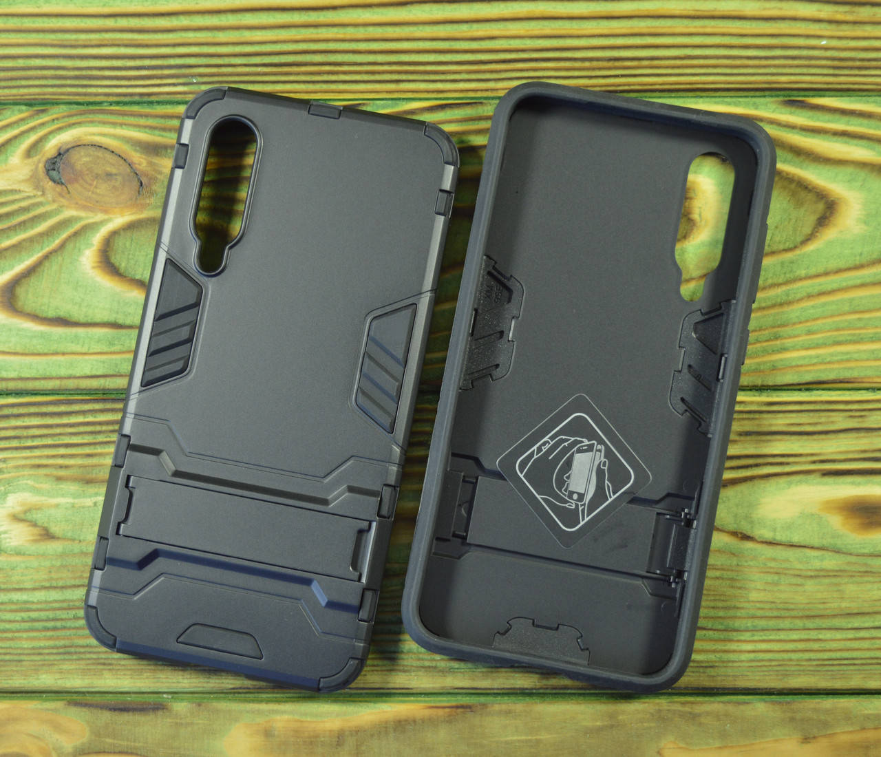 

Противоударный чехол на Xiaomi Mi 9 SE черный