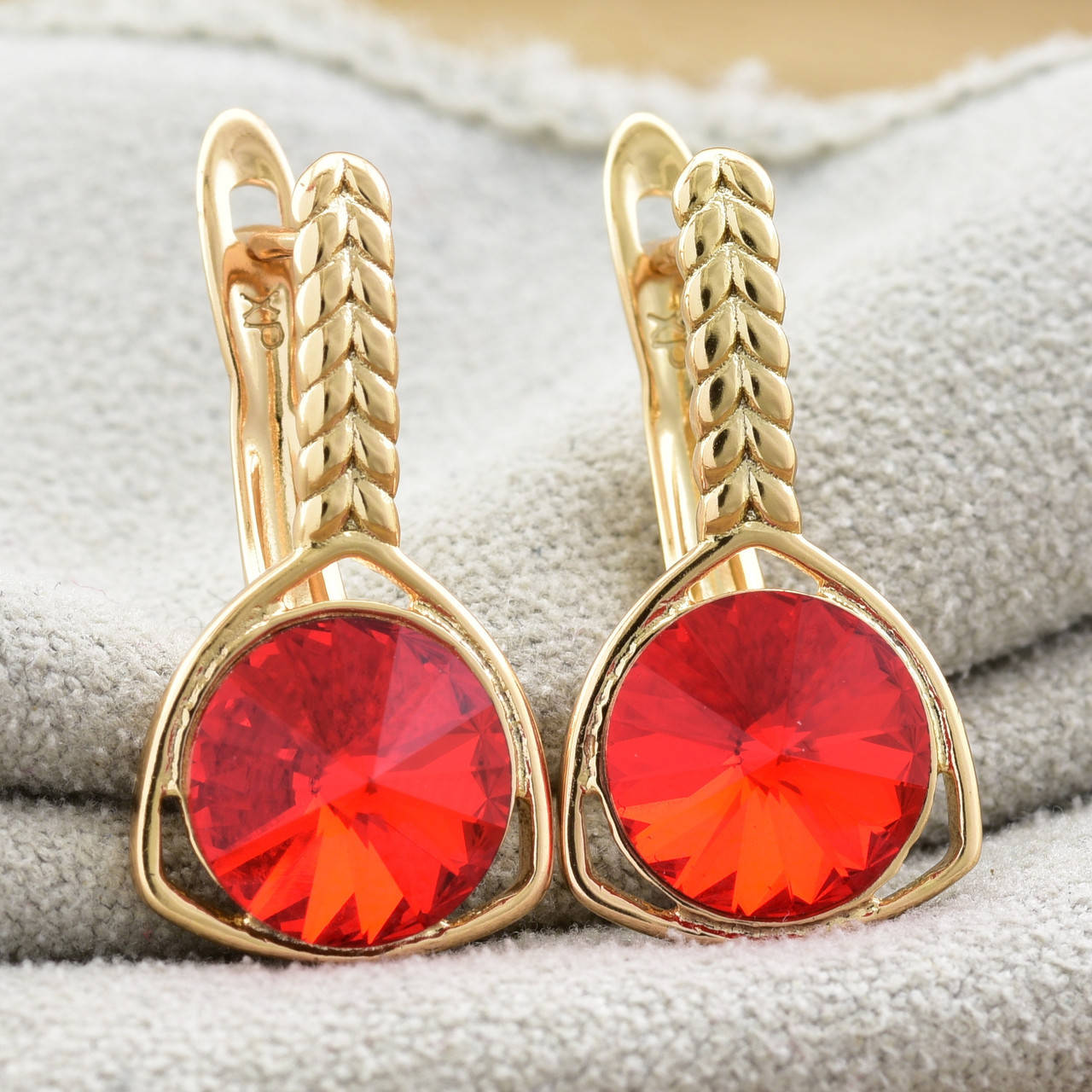 

Серьги Xuping с кристаллами Swarovski 83176 размер 21х12 мм цвет красный позолота 18К