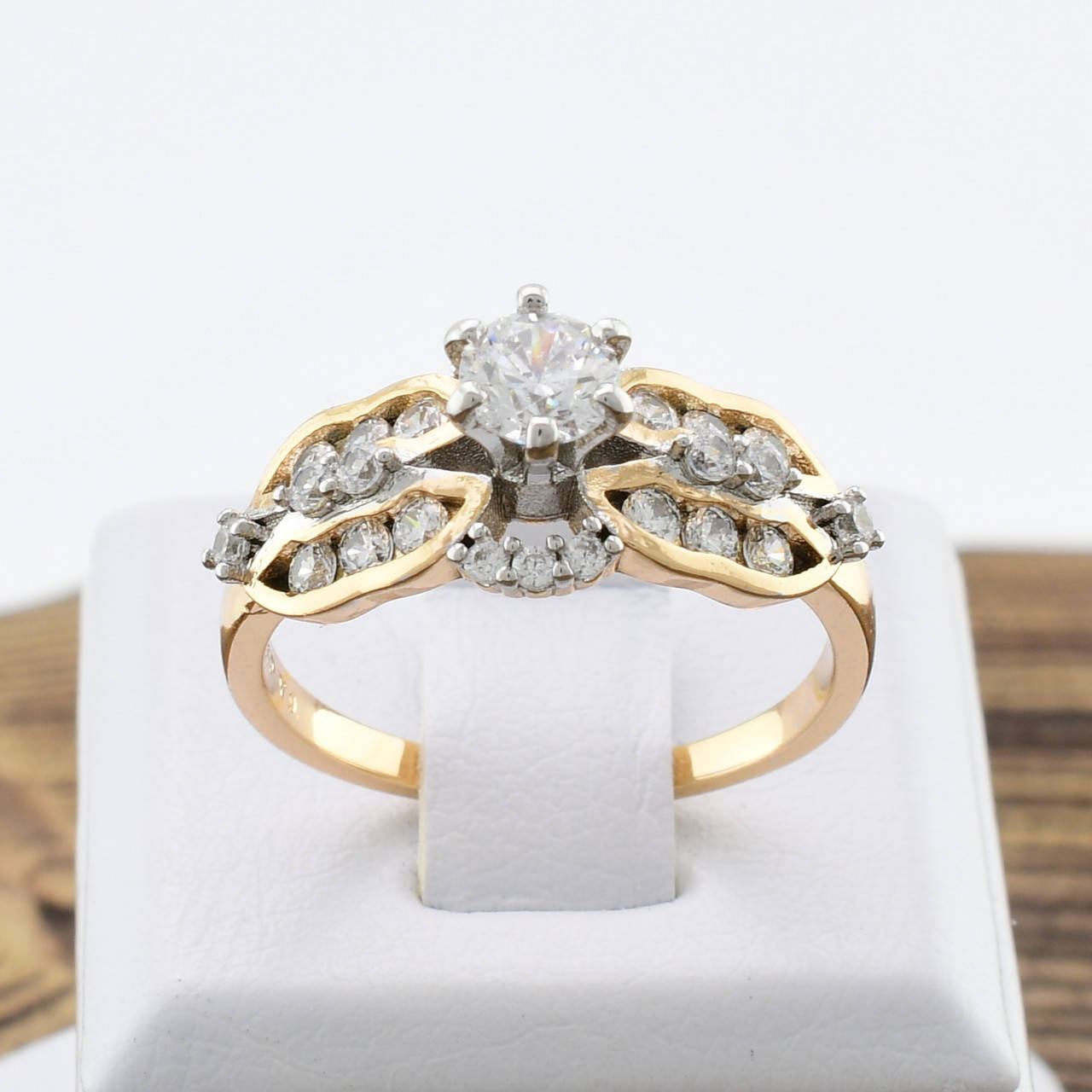 

Кольцо Xuping 13703 ширина 9 мм фианит позолота 18К размер 20