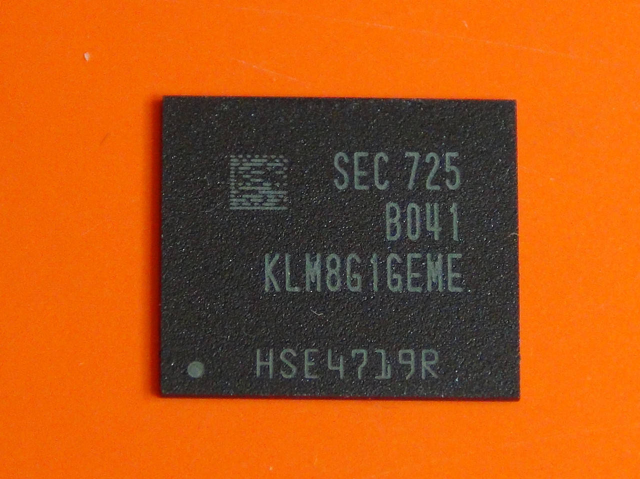 

Микросхема памяти Samsung KLM8G1GEME-B041 Новая на новой плате