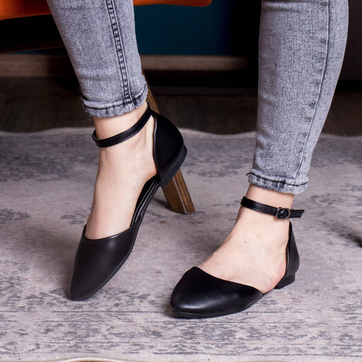 

Босоножки женские черные