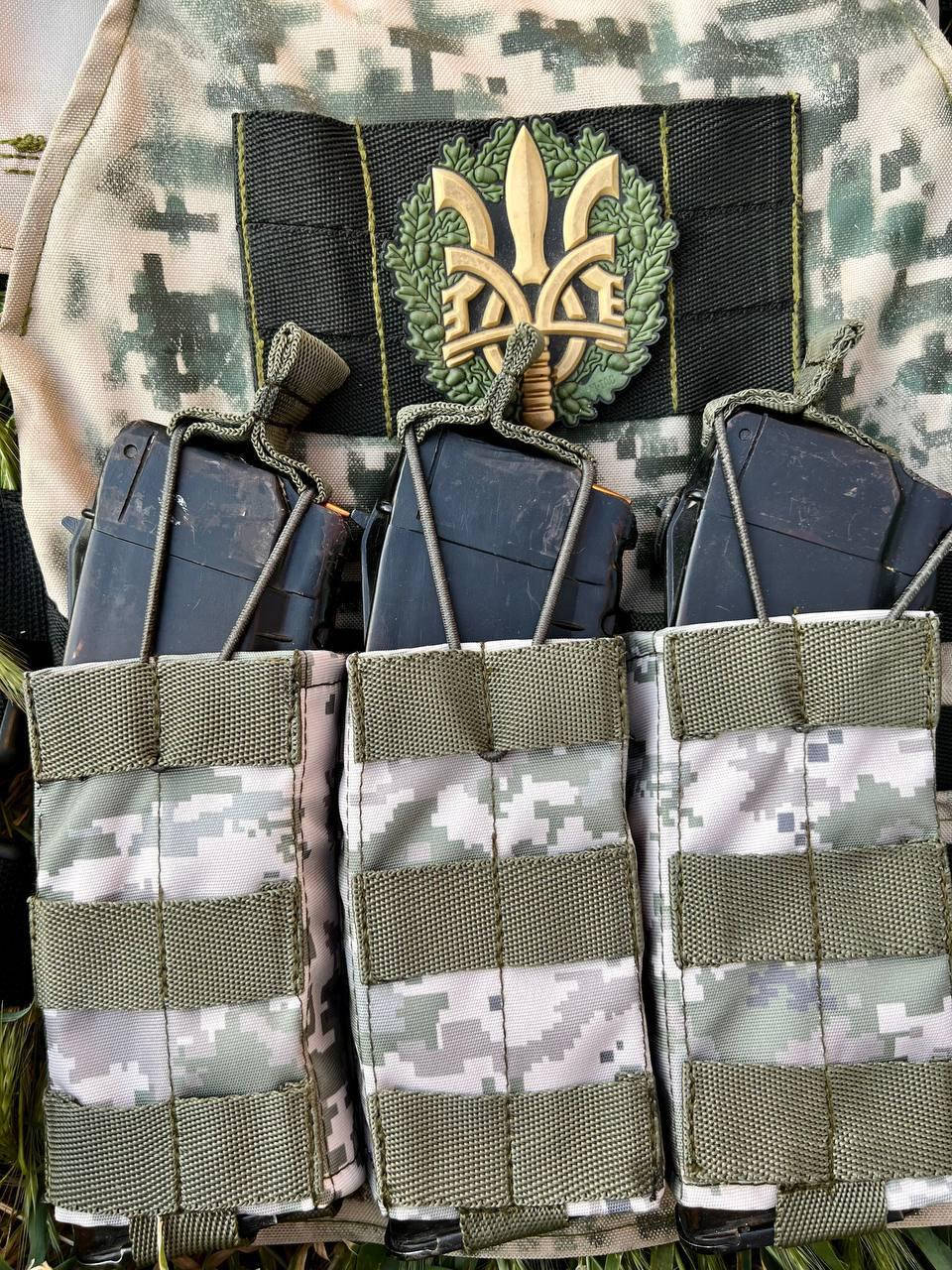 

Подсумок для магазина Тройной АК Cordura Пиксель MOLLE