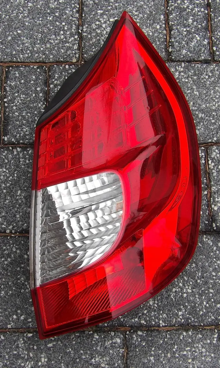 

Фонарь стоп RENAULT SCENIC II Права (X10) под заказ 2-4 дн