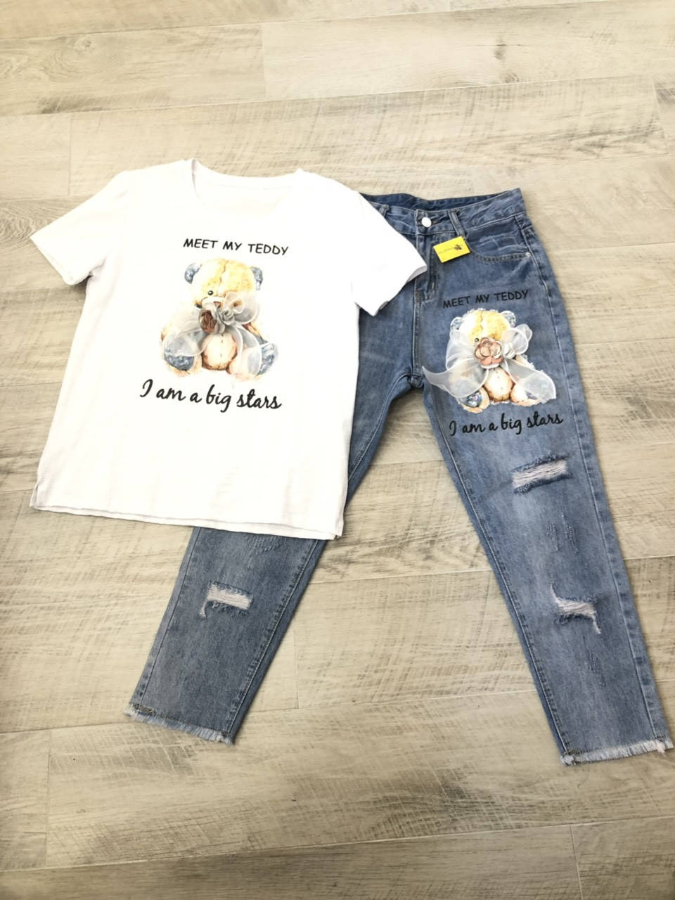 

Костюм женский джинсы и футболка белый 2771