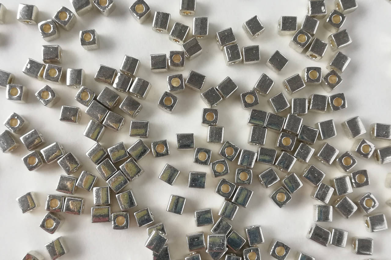 

Miyuki Square Beads 3 мм SB1051 Galvanized Silver - Покриття може стиратися з часом