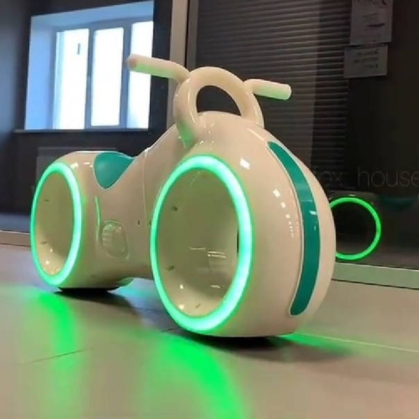 

Беговел TronBike TILLY GS-0020 с LED-подсветкой, bluetooth и звуковыми эффектами Белый с зеленым