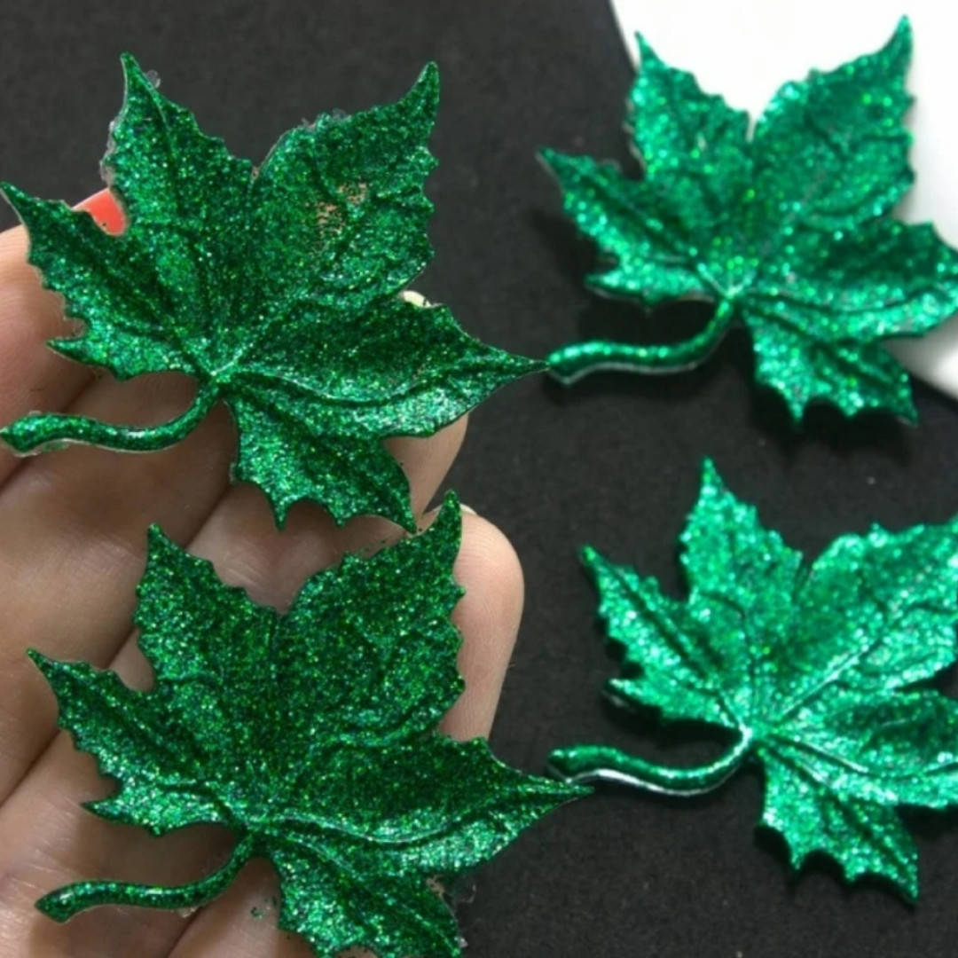 

Объёмные кабошоны,серединки 40х35мм "Листочки" в блёстках Цвет - Зелёный .